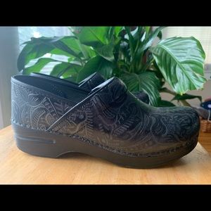 Dansko Black Floral Clogs Sz 39